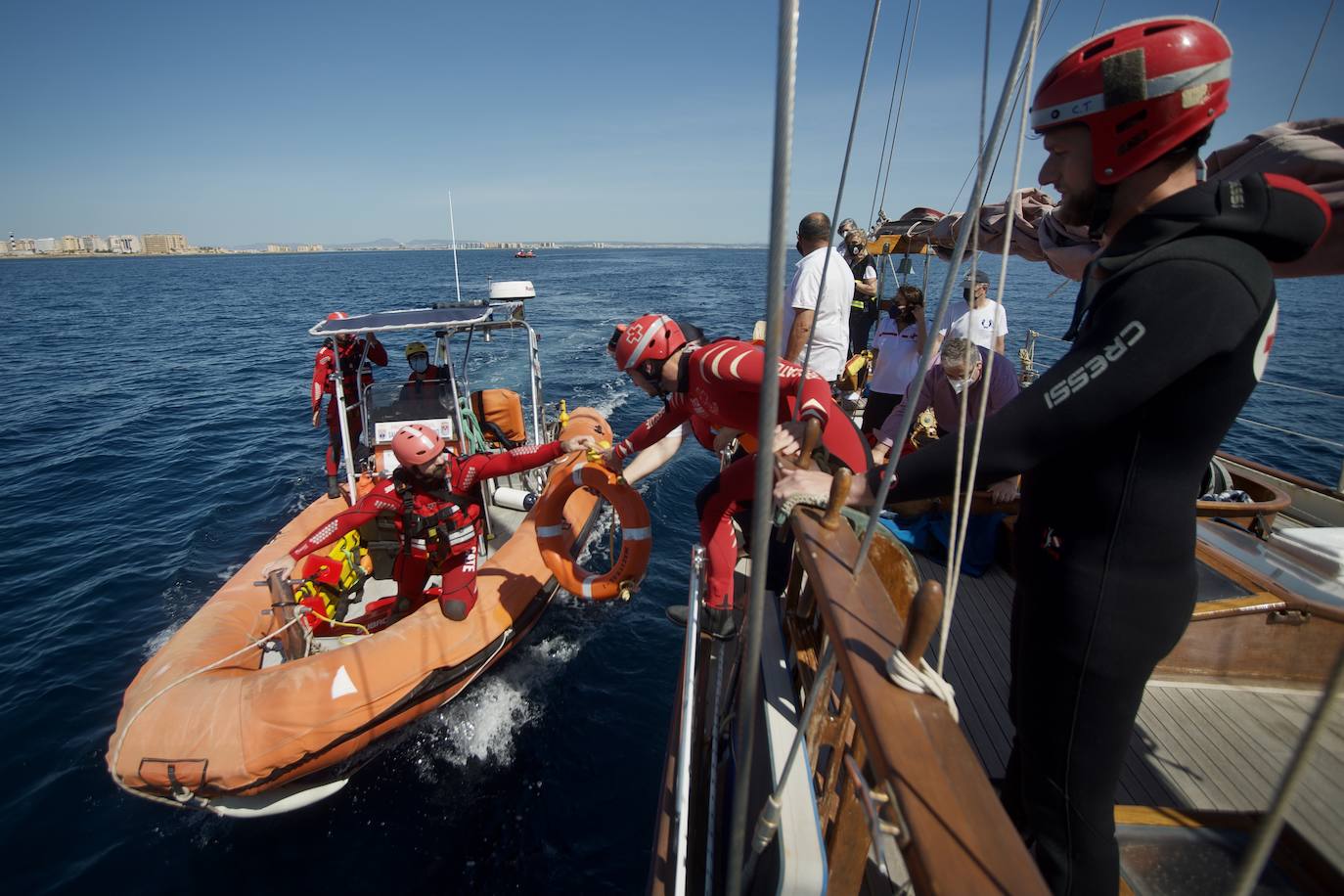 Fotos: Rescate por mar y aire en Isla Grosa