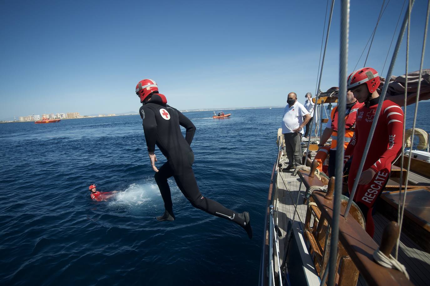 Fotos: Rescate por mar y aire en Isla Grosa