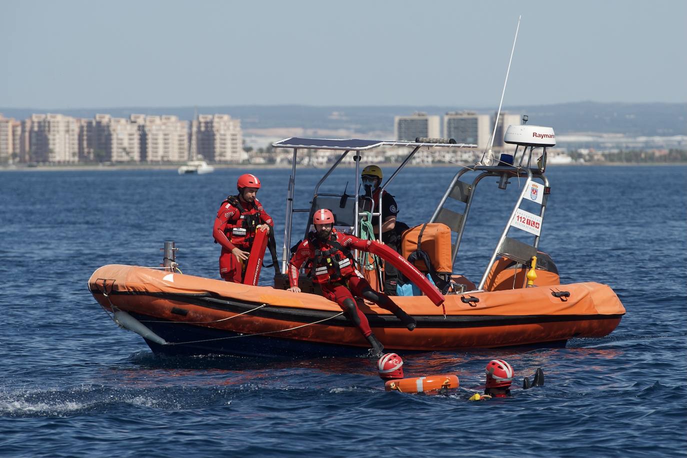 Fotos: Rescate por mar y aire en Isla Grosa