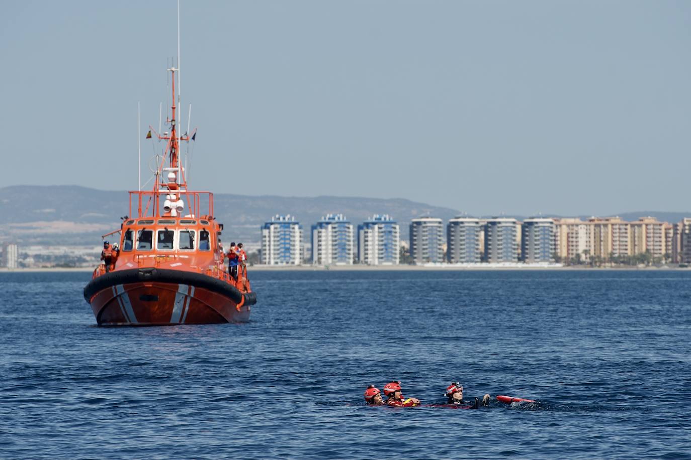 Fotos: Rescate por mar y aire en Isla Grosa