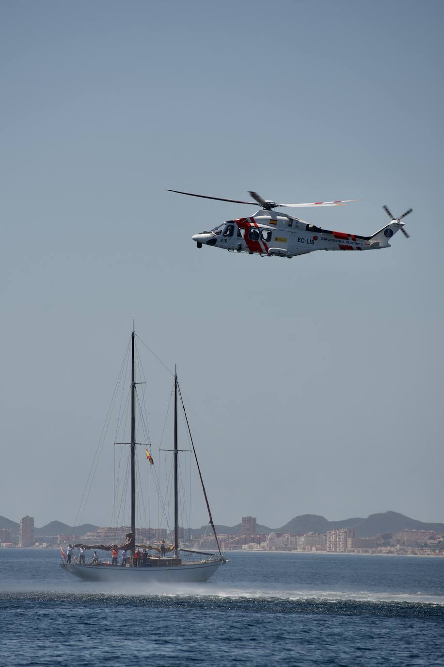 Fotos: Rescate por mar y aire en Isla Grosa