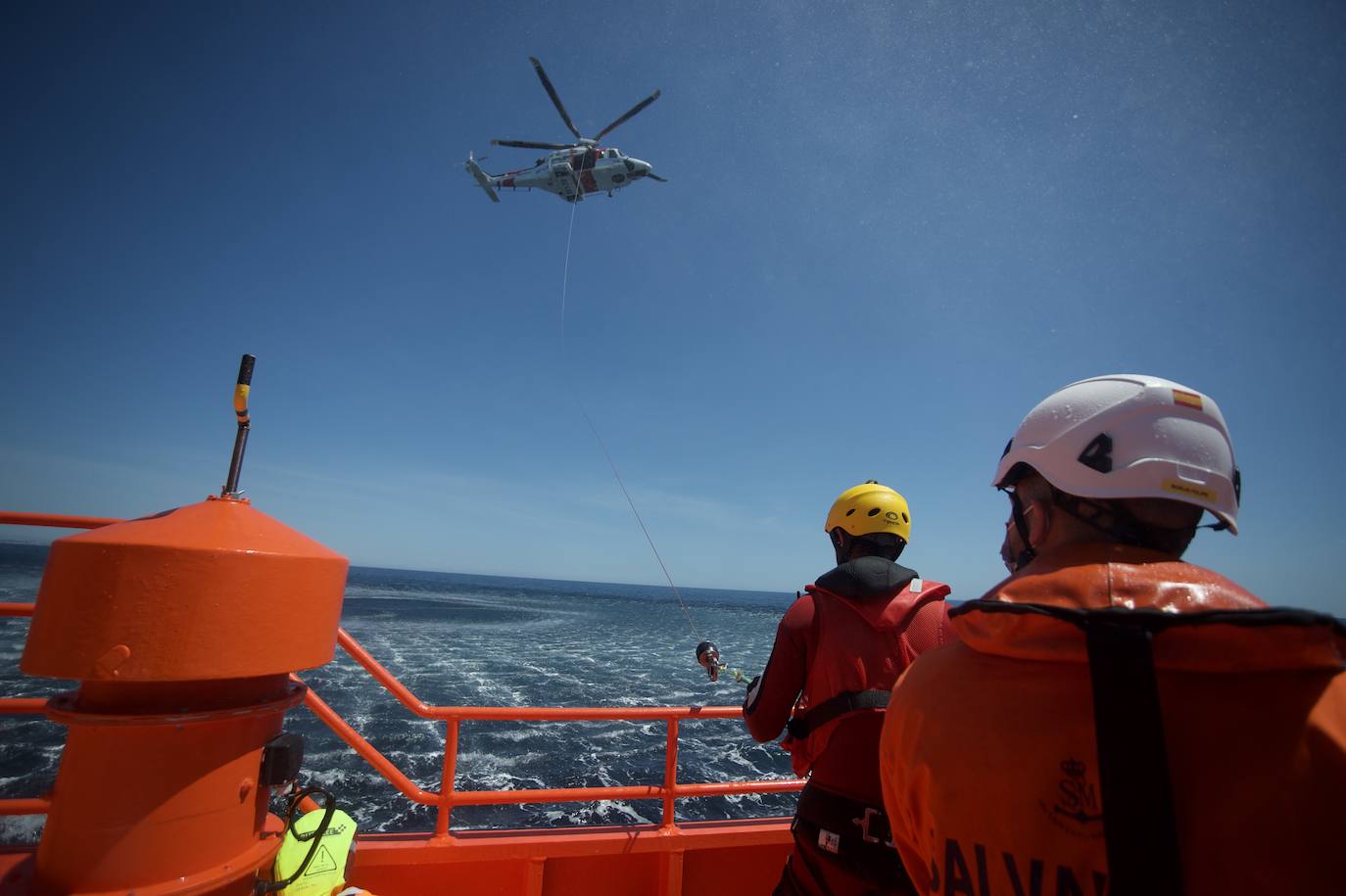 Fotos: Rescate por mar y aire en Isla Grosa