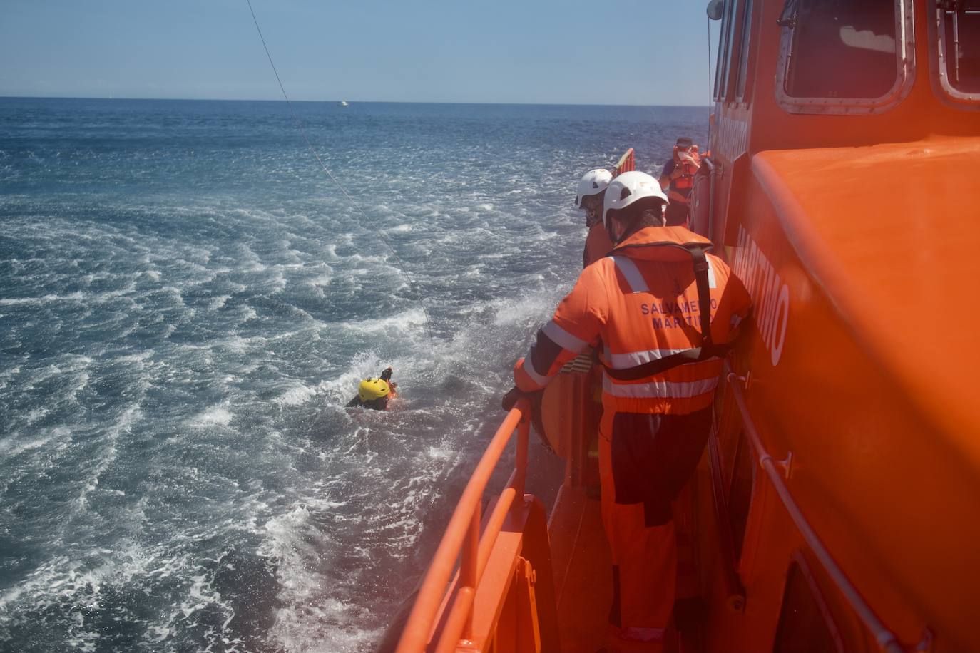 Fotos: Rescate por mar y aire en Isla Grosa