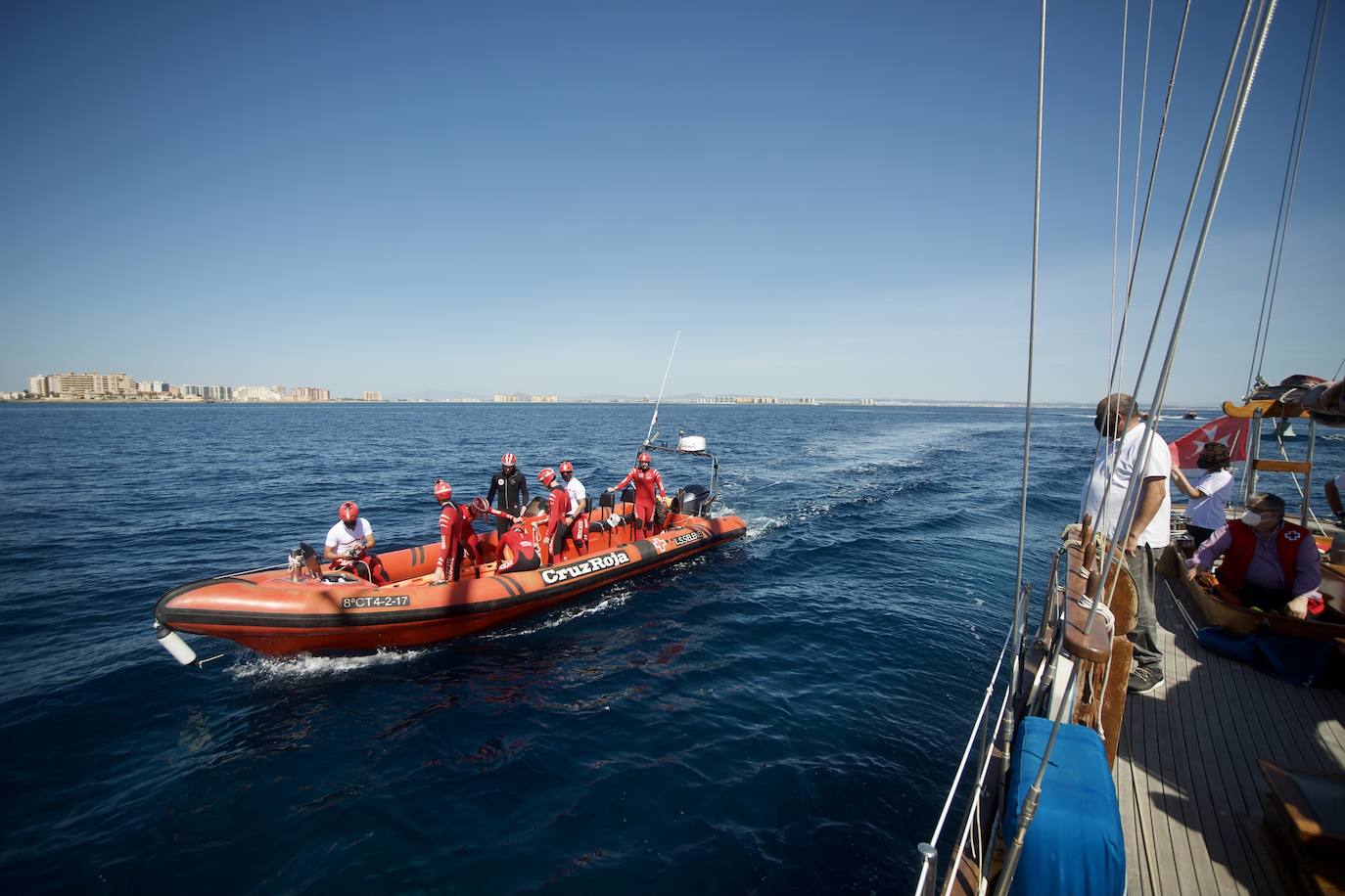 Fotos: Rescate por mar y aire en Isla Grosa
