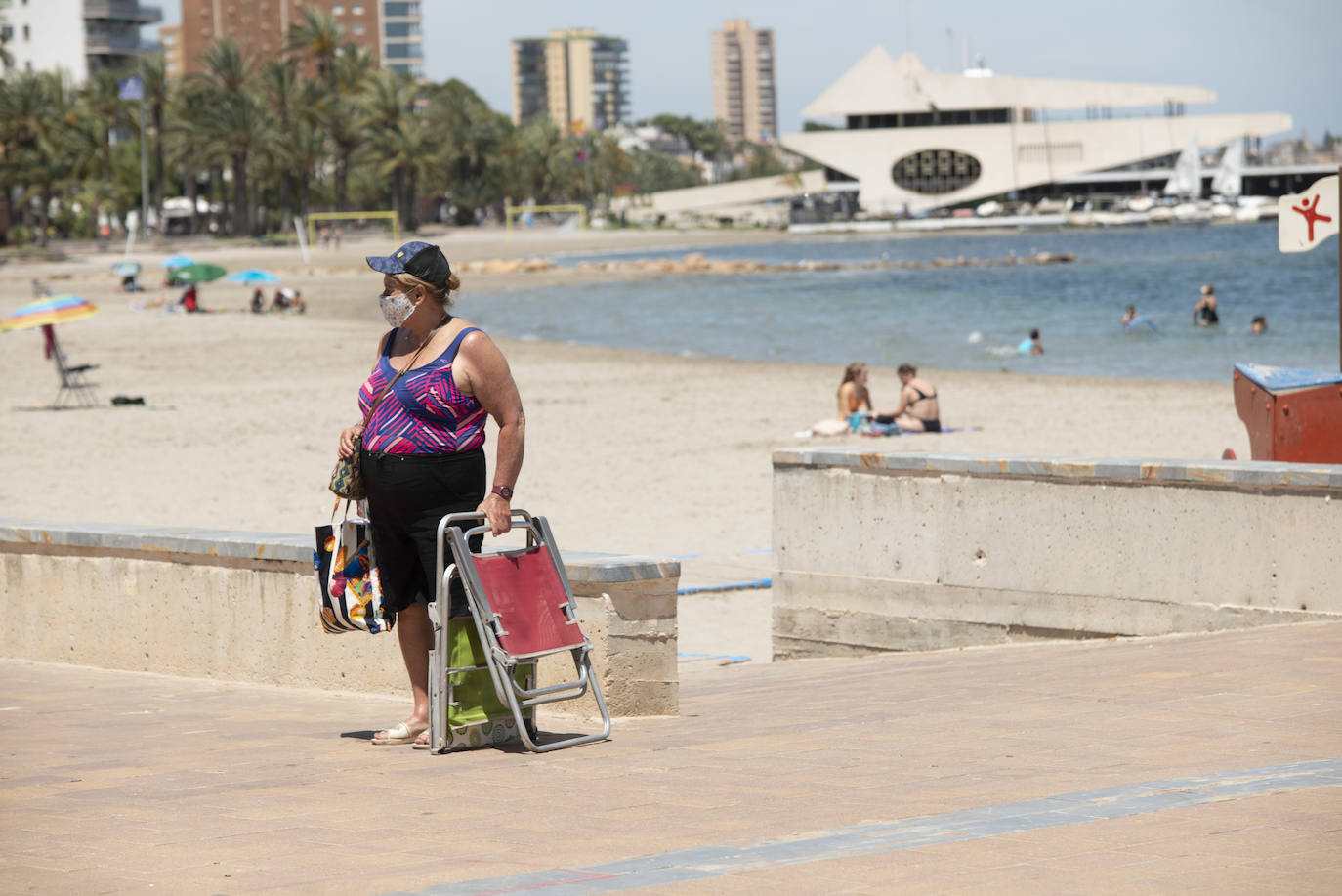 Fotos: Ambiente en las playas de Santiago de la Ribera en el primer fin de semana tras el estado de alarma