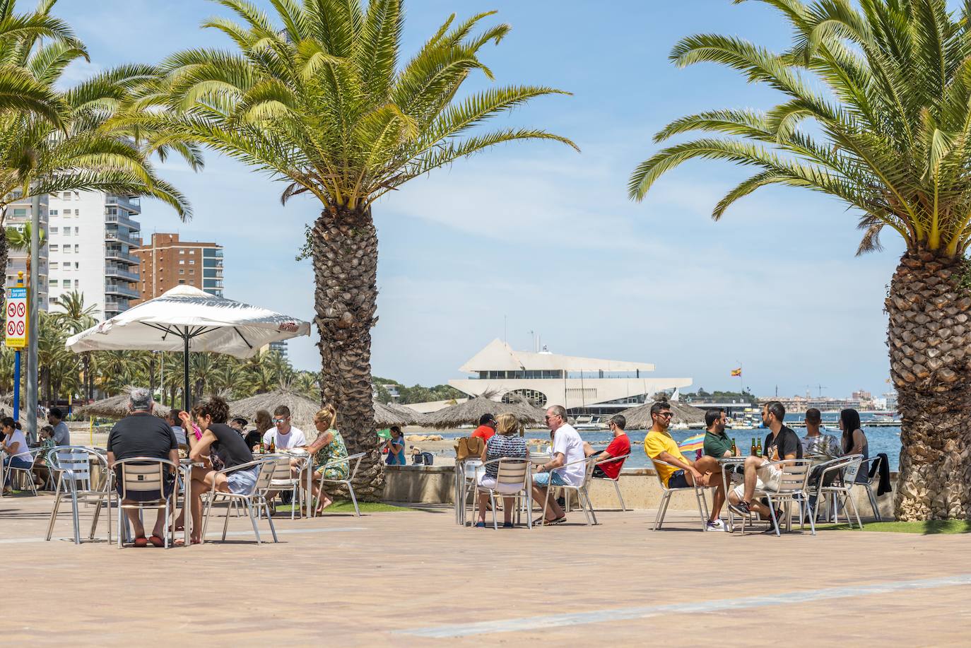 Fotos: Ambiente en las playas de Santiago de la Ribera en el primer fin de semana tras el estado de alarma