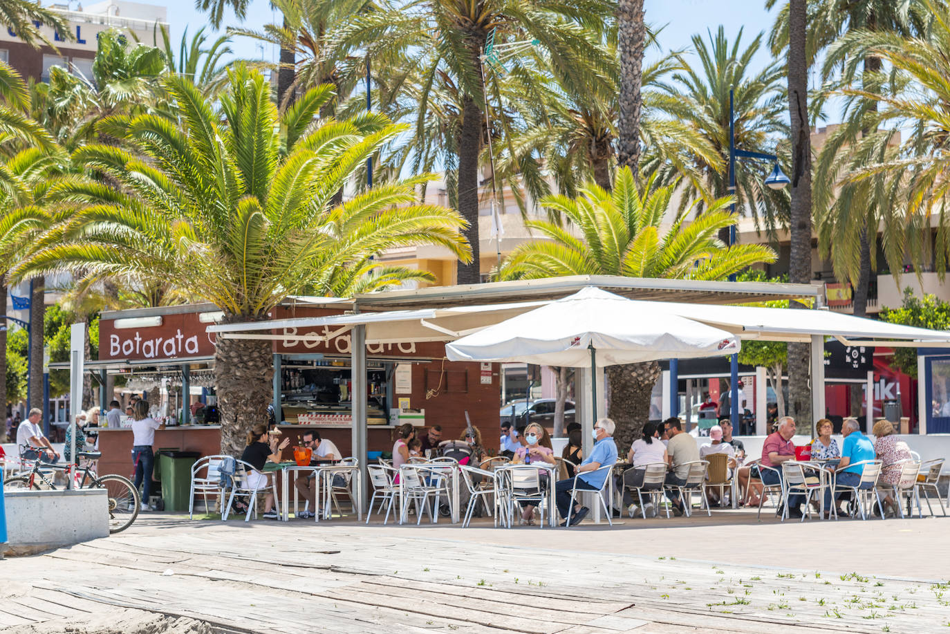Fotos: Ambiente en las playas de Santiago de la Ribera en el primer fin de semana tras el estado de alarma