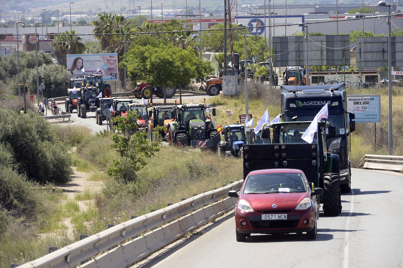 Fotos: Tractorada en favor del Trasvase llevada a cabo en Alcantarilla