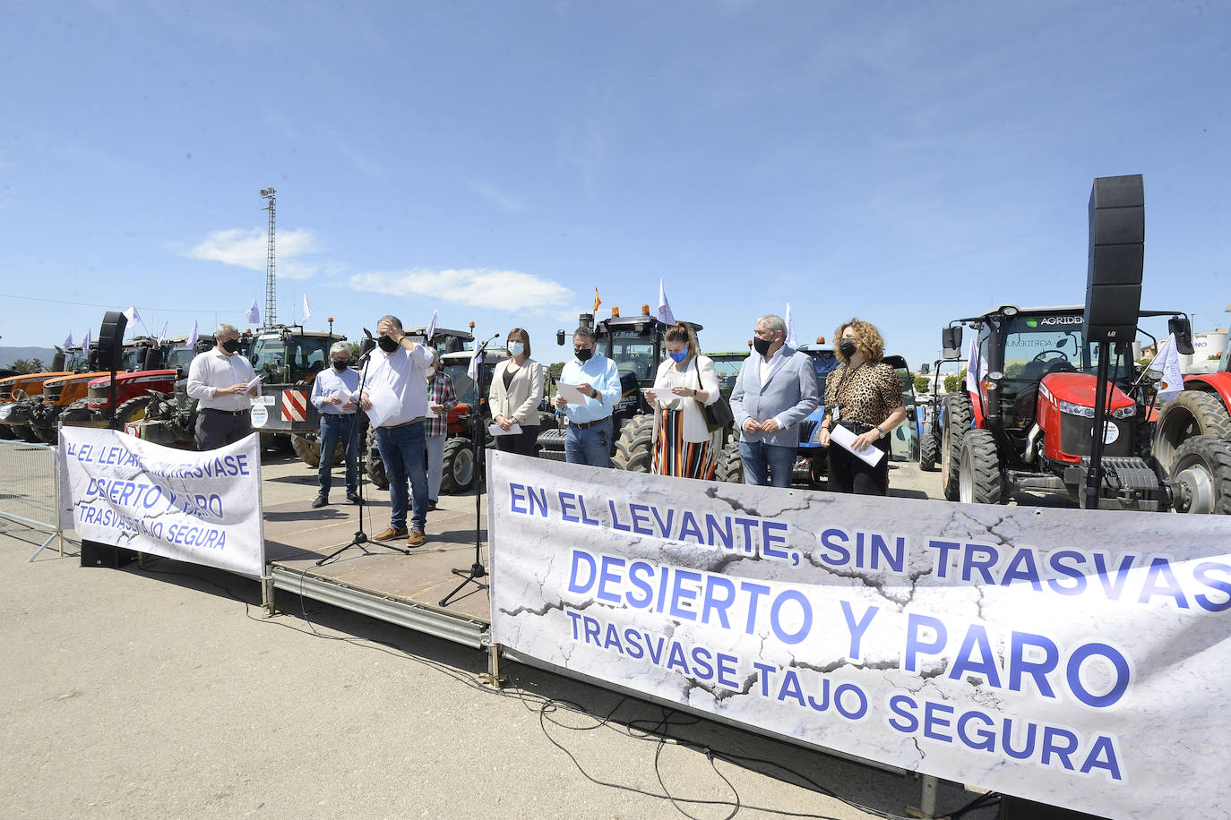 Fotos: Tractorada en favor del Trasvase llevada a cabo en Alcantarilla