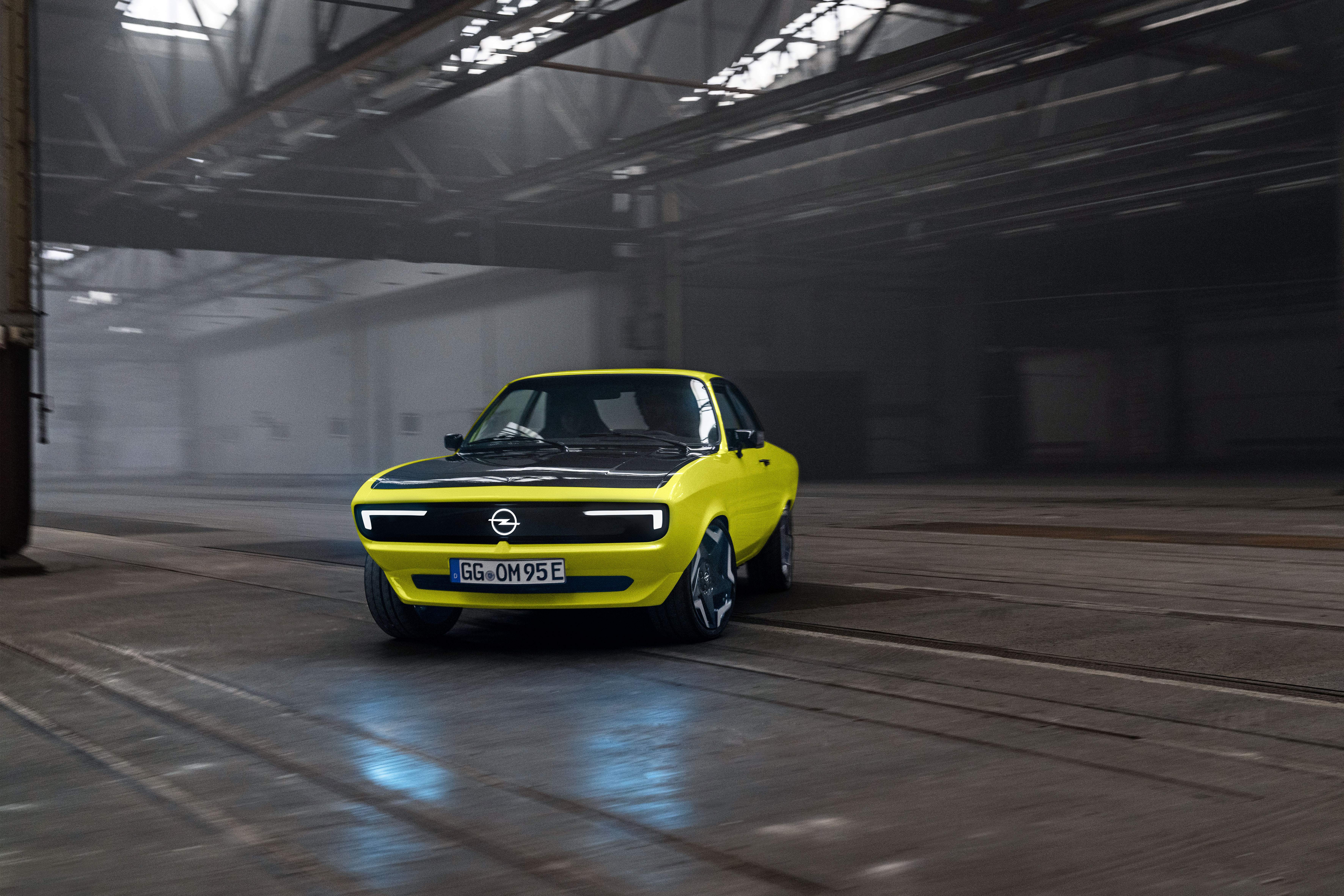 Fotos: Fotogalería: Tradición y vanguardismo para el clásico Opel Manta que se convierte en eléctrico