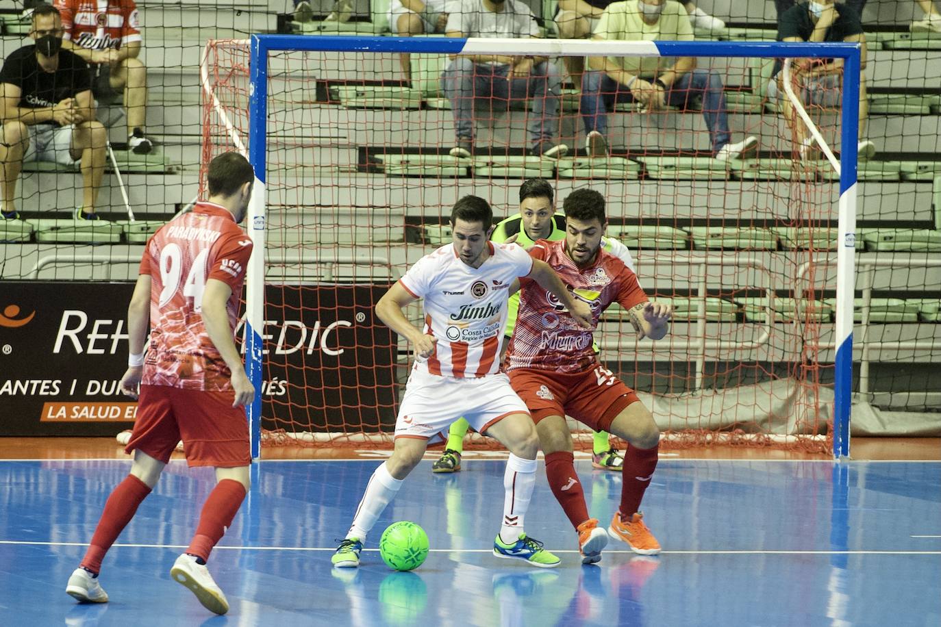 Fotos: ElPozo sacude la fe del Jimbee