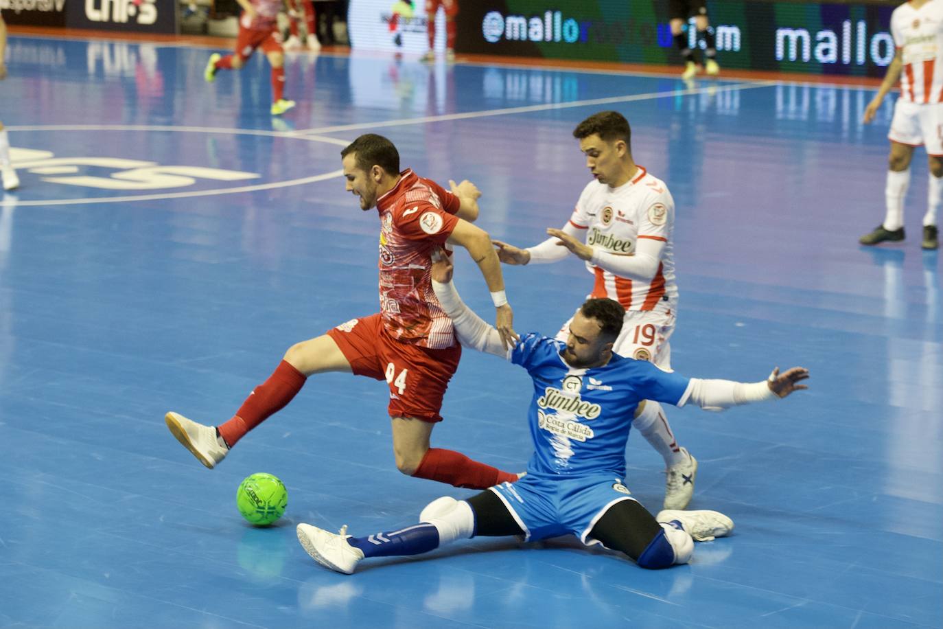 Fotos: ElPozo sacude la fe del Jimbee