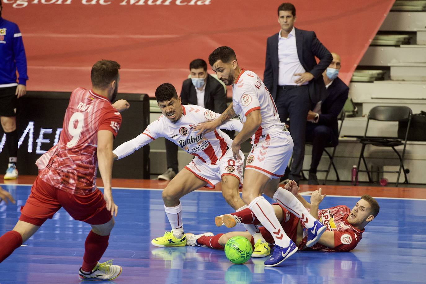 Fotos: ElPozo sacude la fe del Jimbee