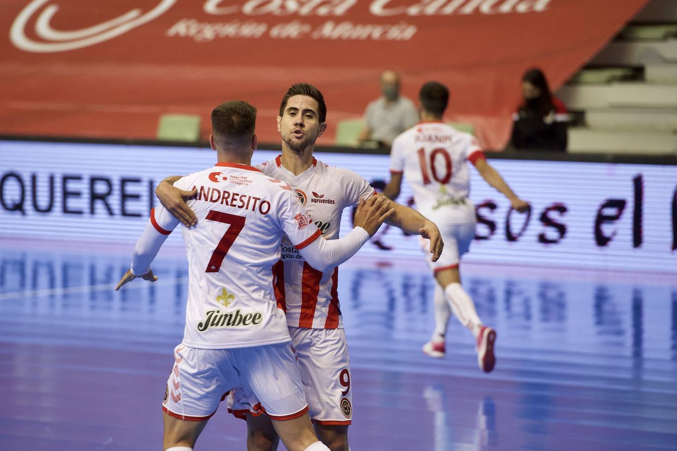 Fotos: ElPozo sacude la fe del Jimbee