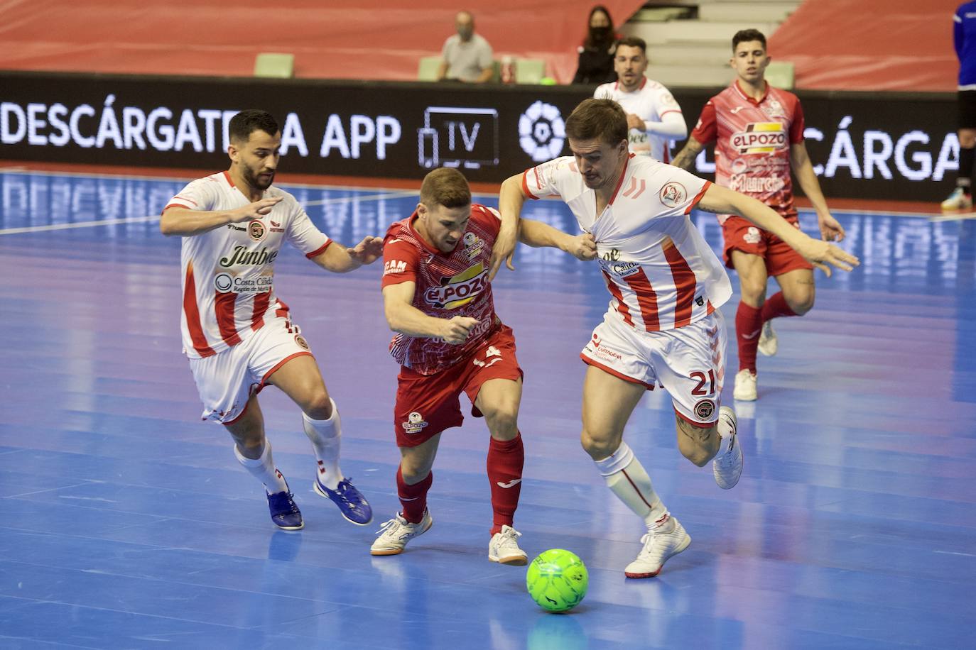 Fotos: ElPozo sacude la fe del Jimbee