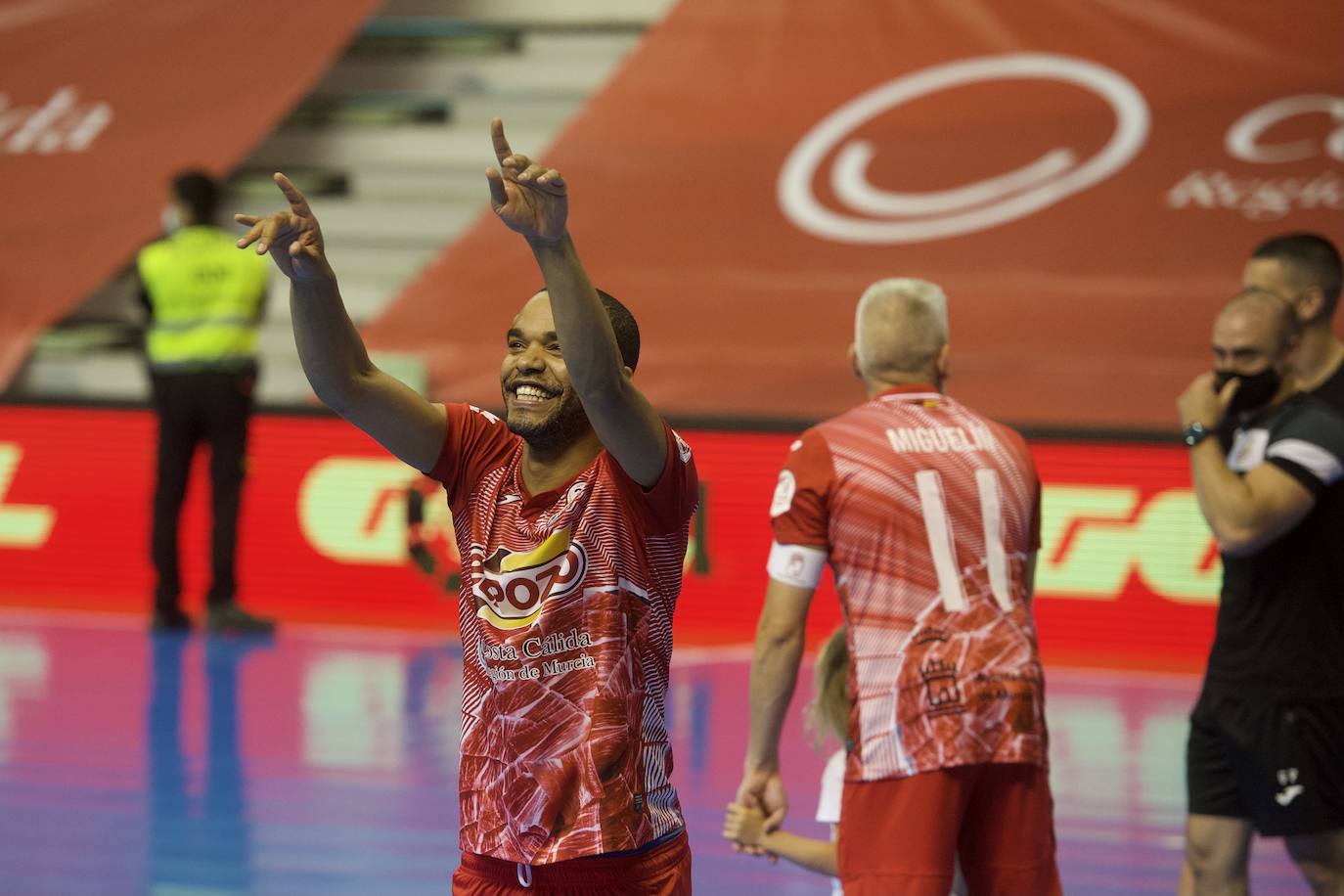 Fotos: ElPozo sacude la fe del Jimbee