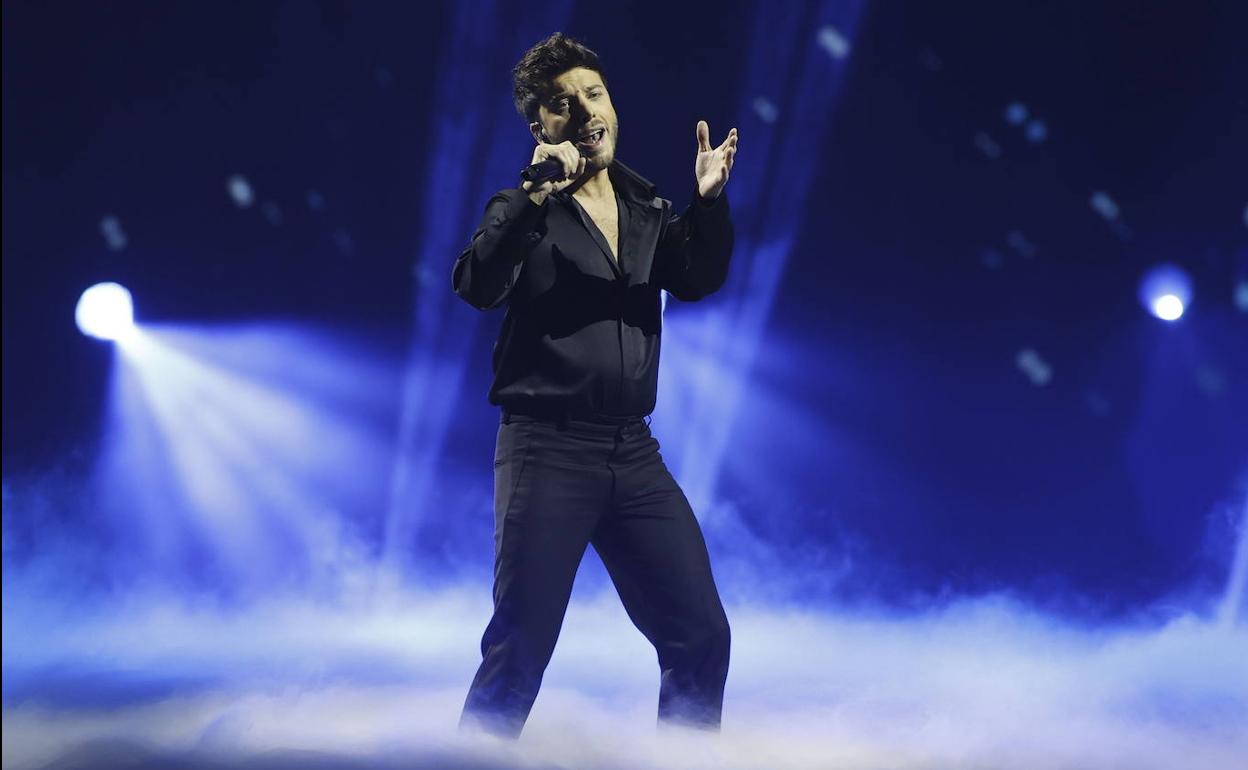 Blas Cantó actúa en el estadio Ahoy Arena de Róterdam durante el festival de Eurovisión.