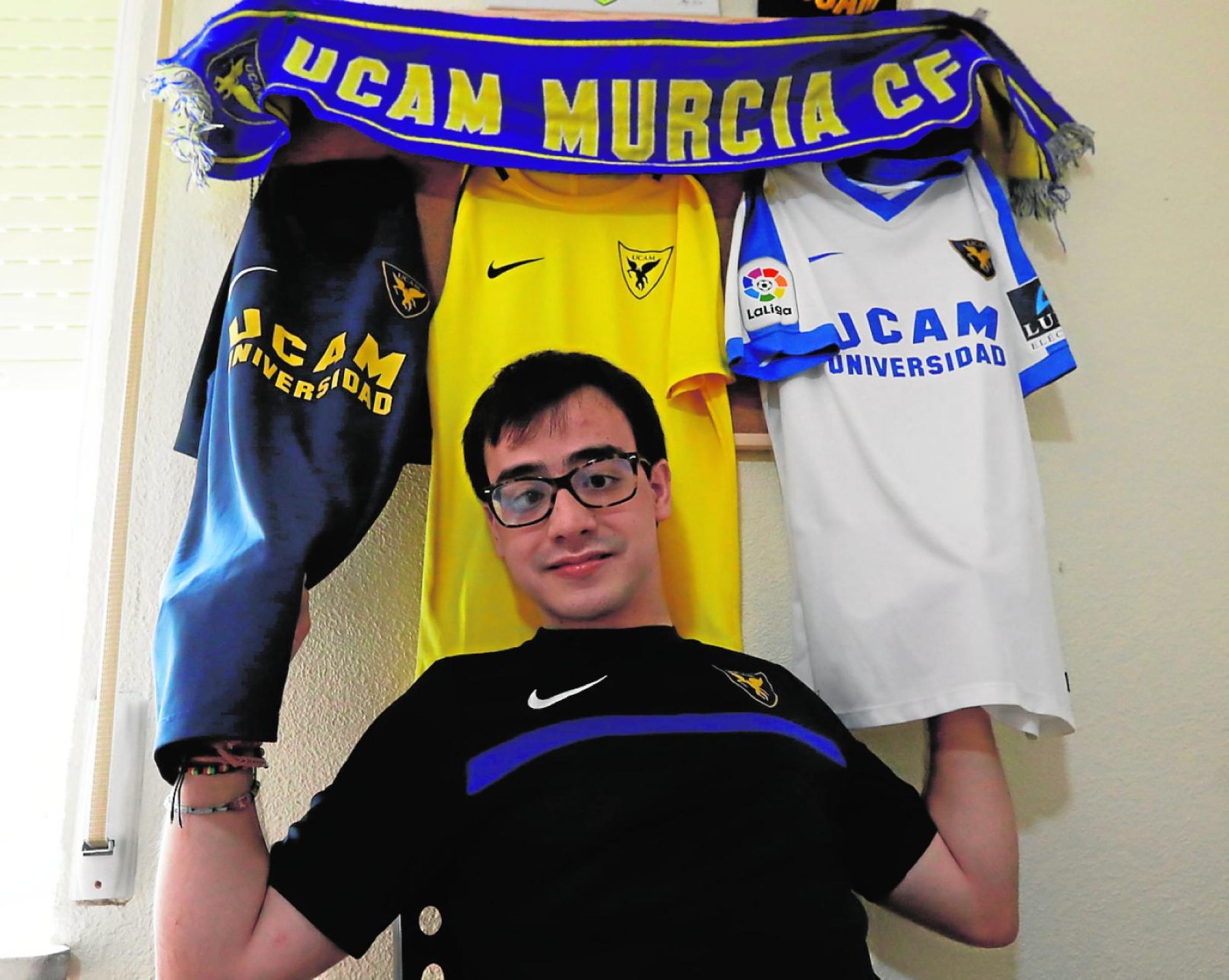 Javier Esparza, ayer, en su casa en Rincón de Seca. 