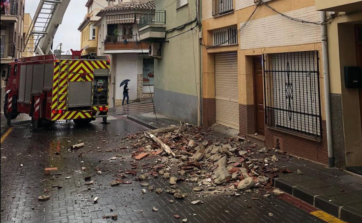Los cascotes caídos este domingo en Moratalla.