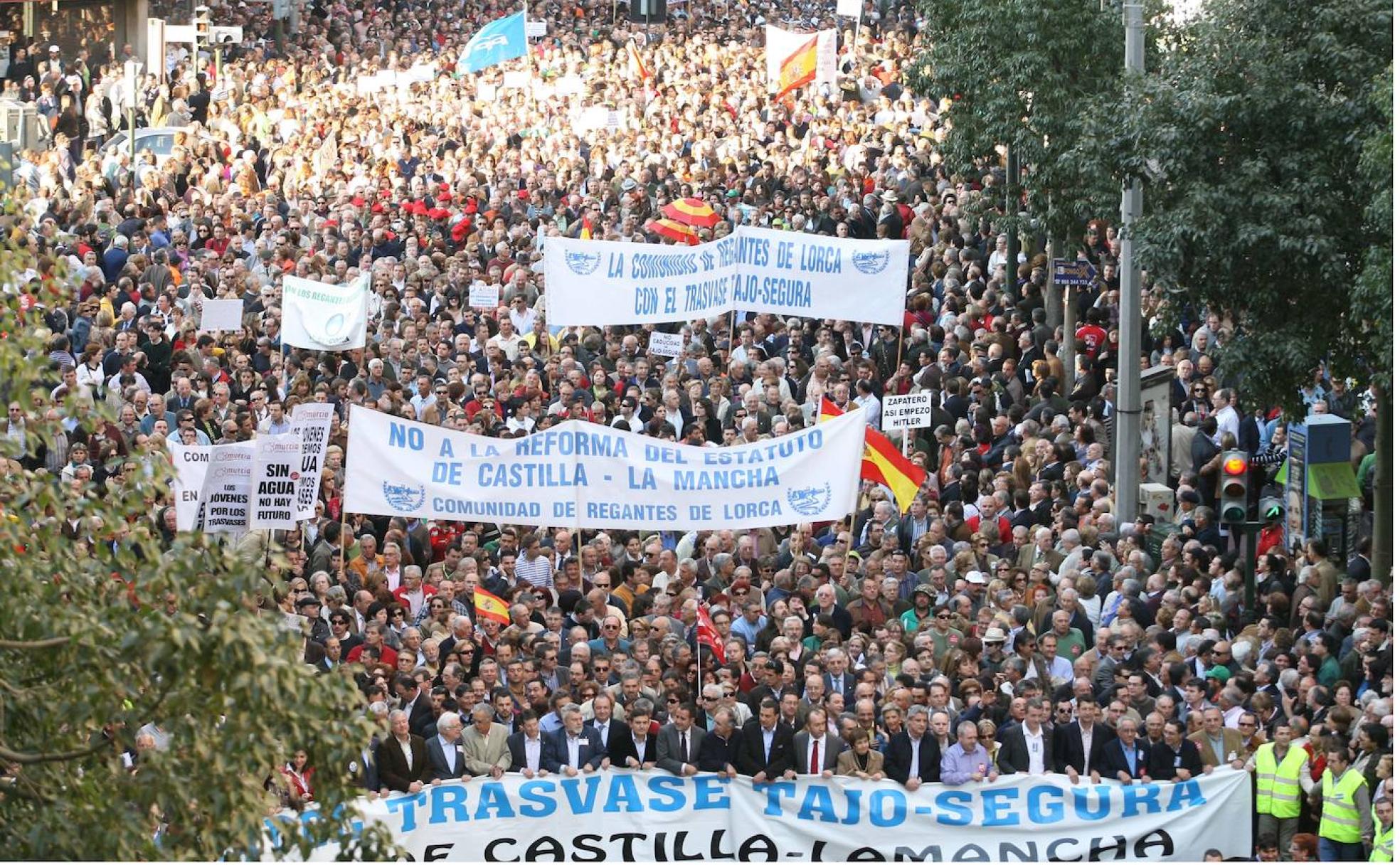 Manifestación masiva en Murcia en contra del Estatuto de Castilla-La Mancha, el 18 de marzo de 2009.