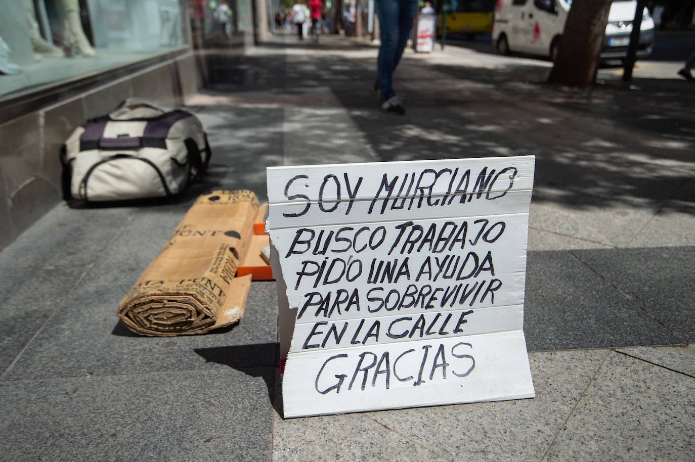 Fotos: Los sintecho proliferan en el centro de Murcia atraídos por el buen tiempo y la oferta laboral agrícola
