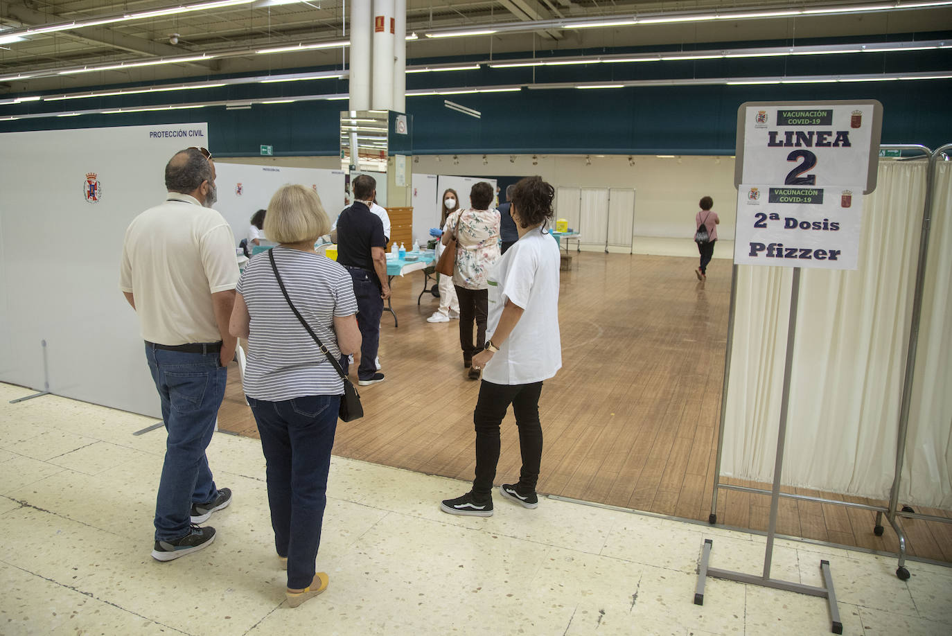 Fotos: Comienza la vacunación en el centro comercial La Rambla de Cartagena