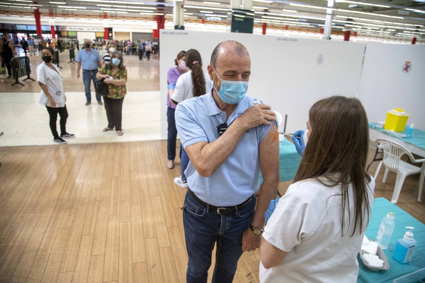 Fotos: Comienza la vacunación en el centro comercial La Rambla de Cartagena