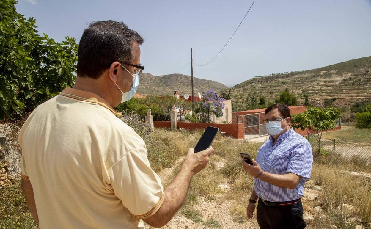 Residentes de la Torre de Nicolás Pérez sin cobertura en una imagen de archivo.