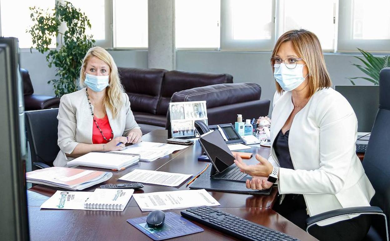 La vicepresidenta y consejera de Política Social, Isabel Franco (der.), durante el Consejo Interterritorial de Servicios Sociales y del Sistema para la Autonomía y Atención a la Dependencia.