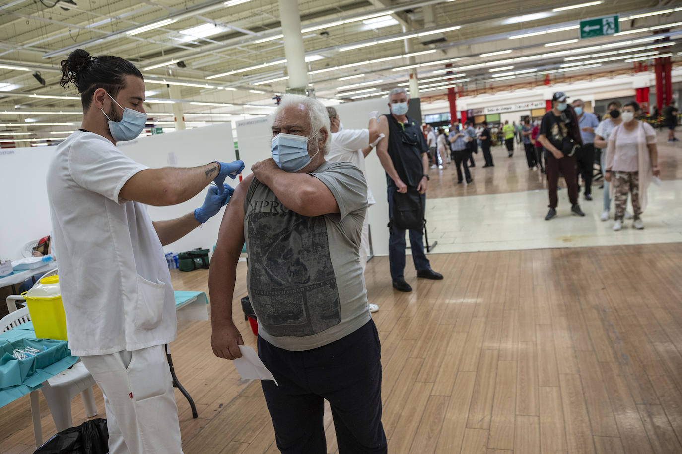 Fotos: Vacunación contra la Covid en el centro comercial La Rambla, en Cartagena