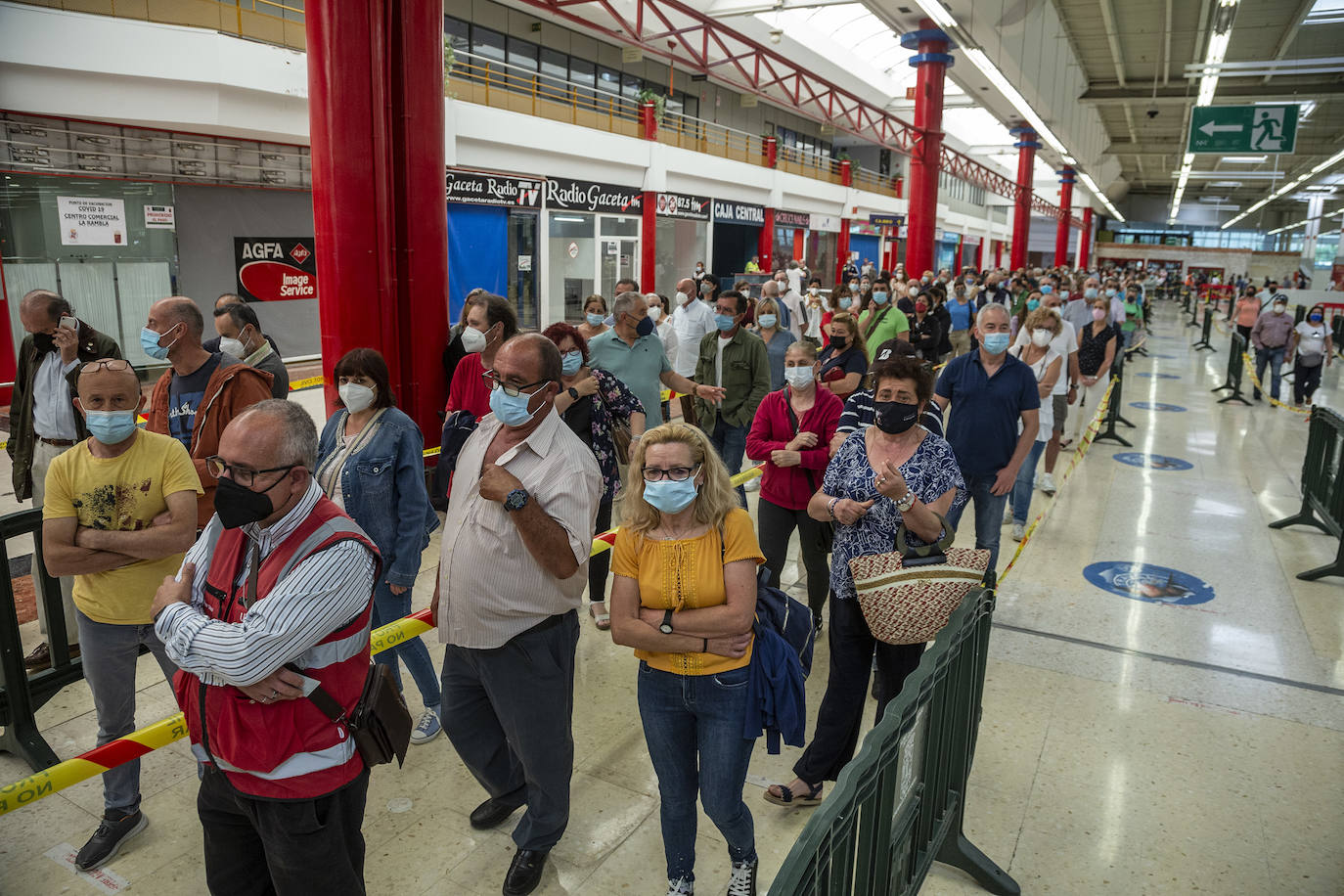 Fotos: Vacunación contra la Covid en el centro comercial La Rambla, en Cartagena