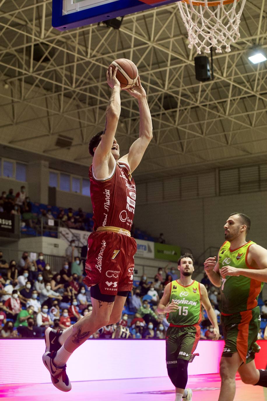 Fotos: Un Murcia batallador fuerza el tercer partido contra el Covirán