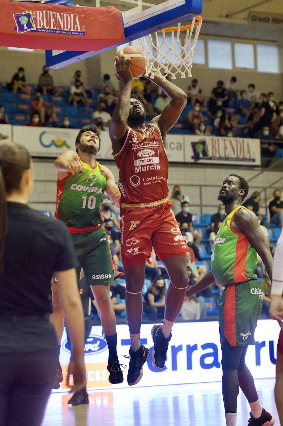 Fotos: Un Murcia batallador fuerza el tercer partido contra el Covirán