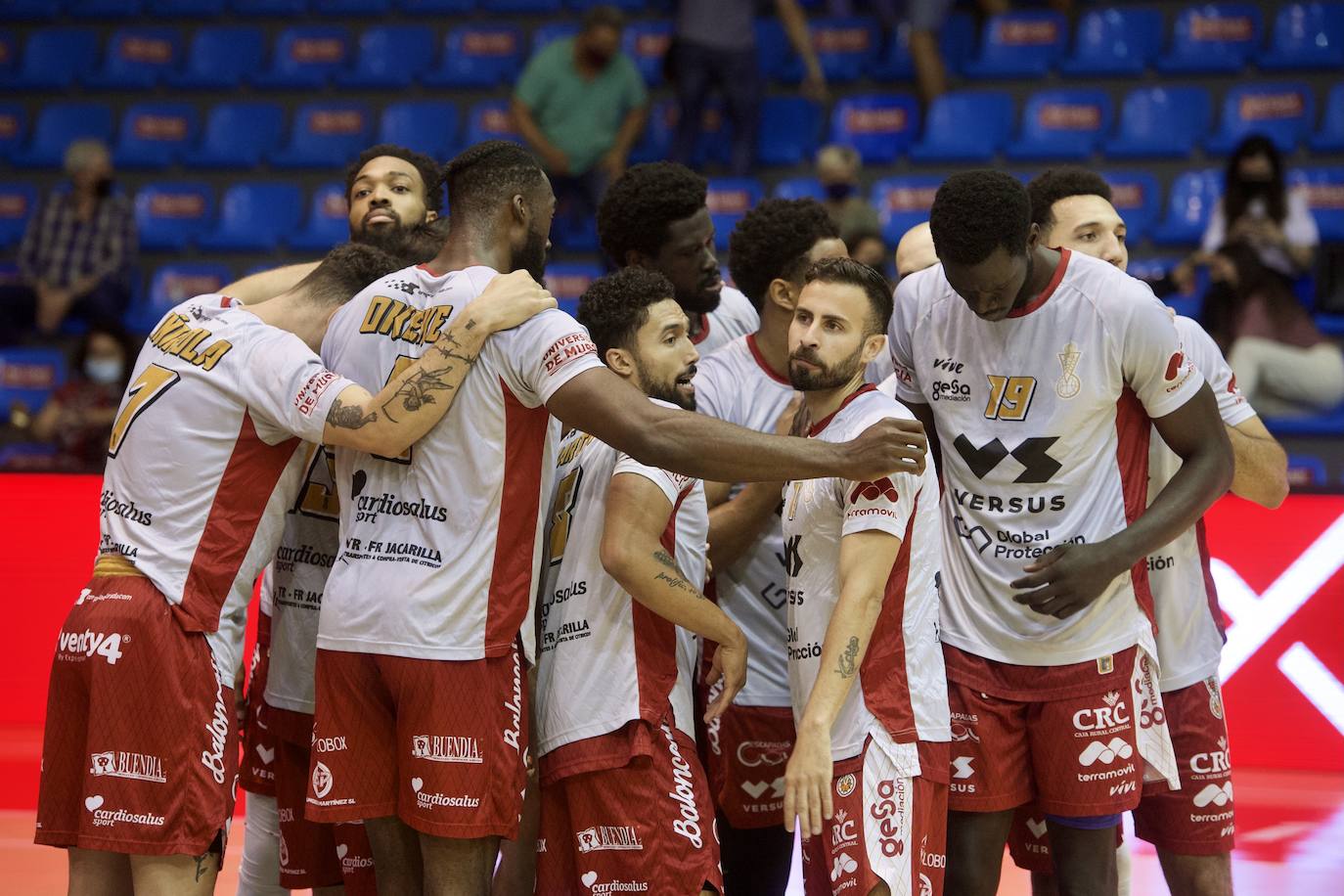 Fotos: Un Murcia batallador fuerza el tercer partido contra el Covirán