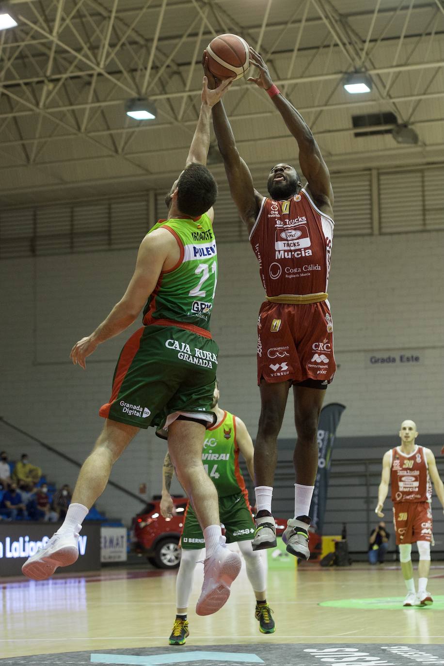 Fotos: Un Murcia batallador fuerza el tercer partido contra el Covirán