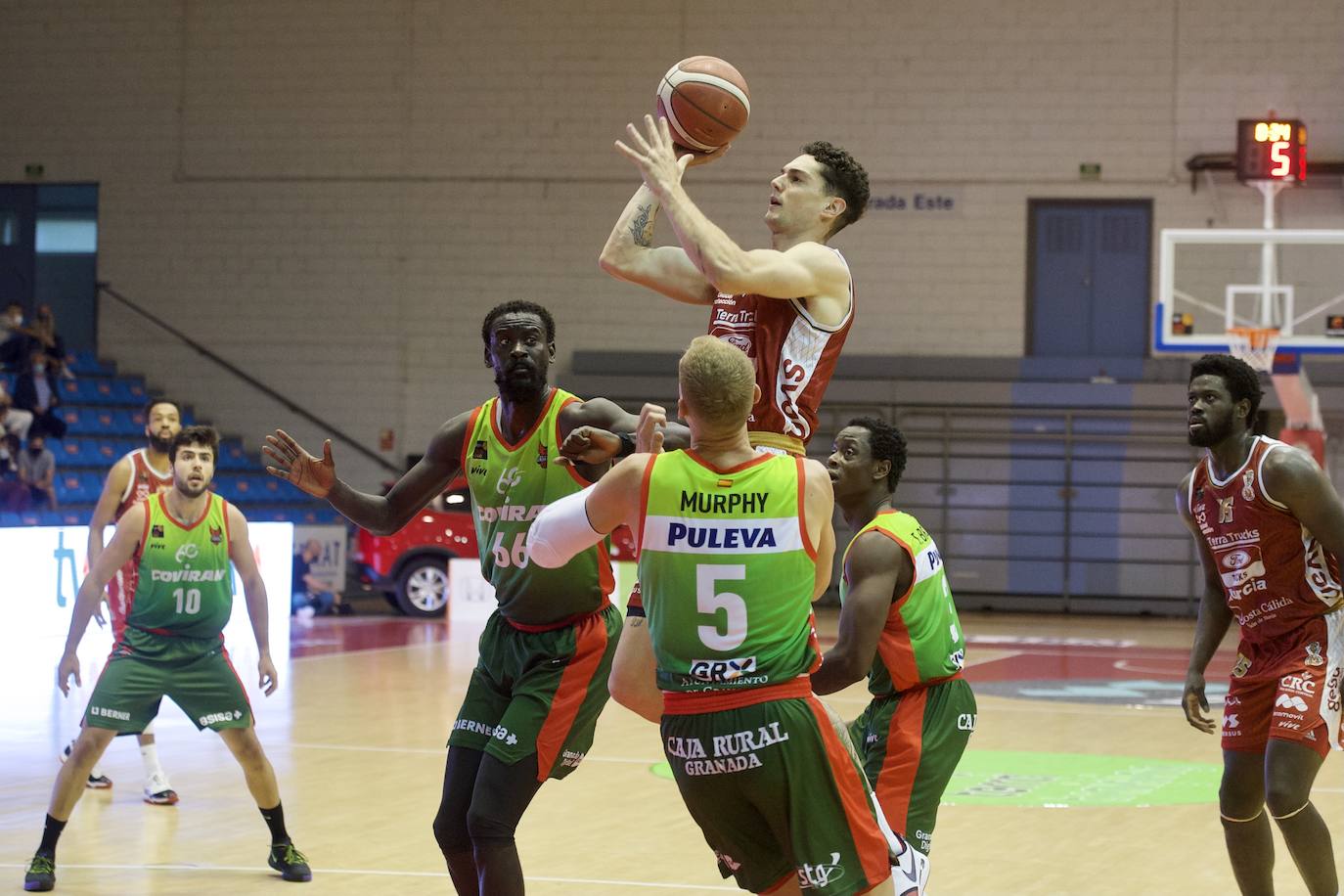 Fotos: Un Murcia batallador fuerza el tercer partido contra el Covirán