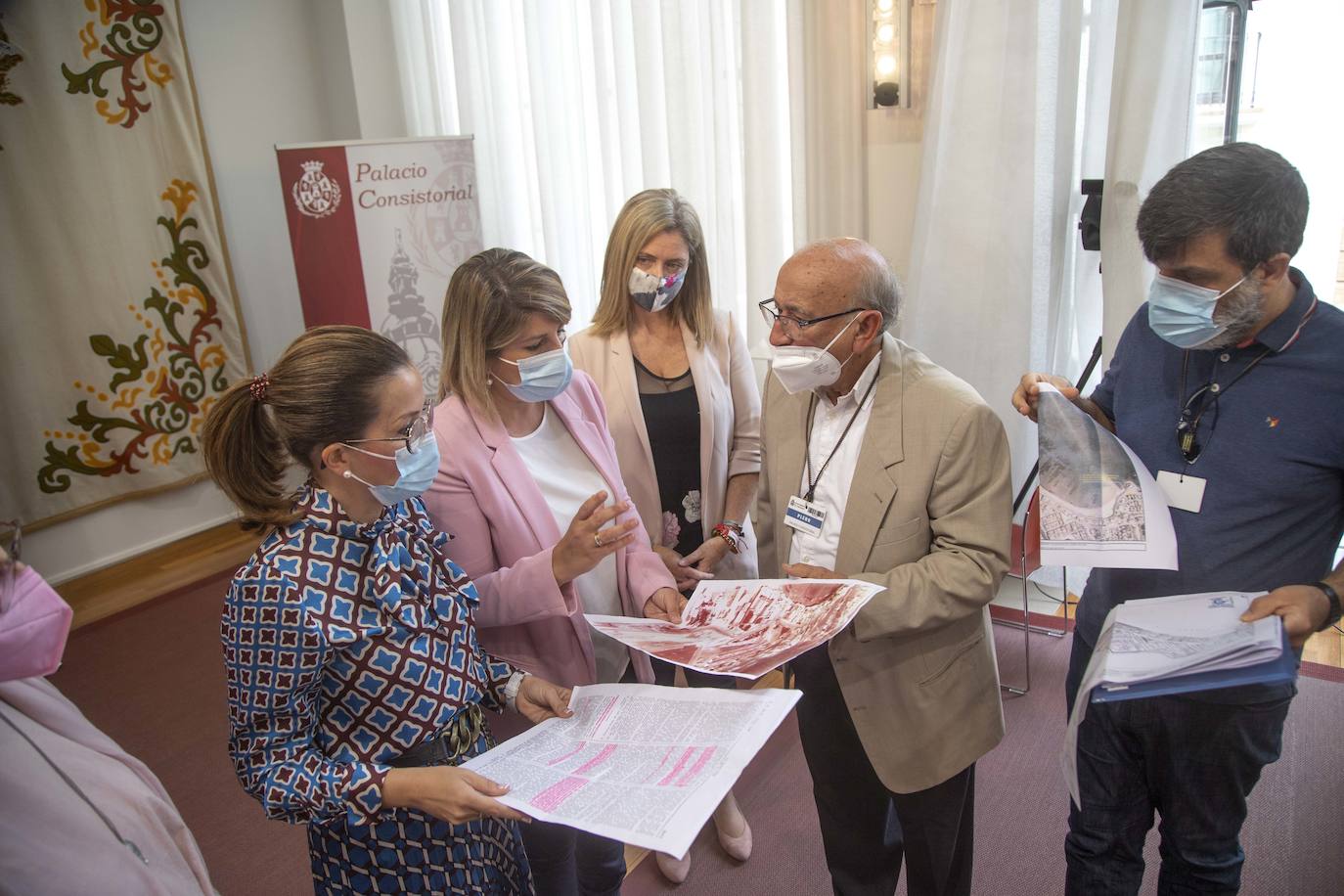 Fotos: El Pleno de Cartagena se une contra el derribo de casas para continuar el paseo de Cabo de Palos