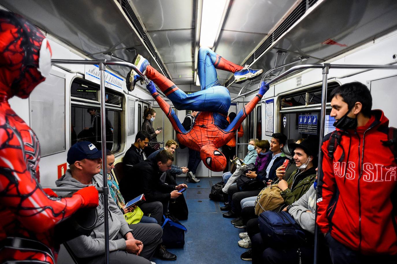 Fotos: Spiderman viaja en metro | La Verdad