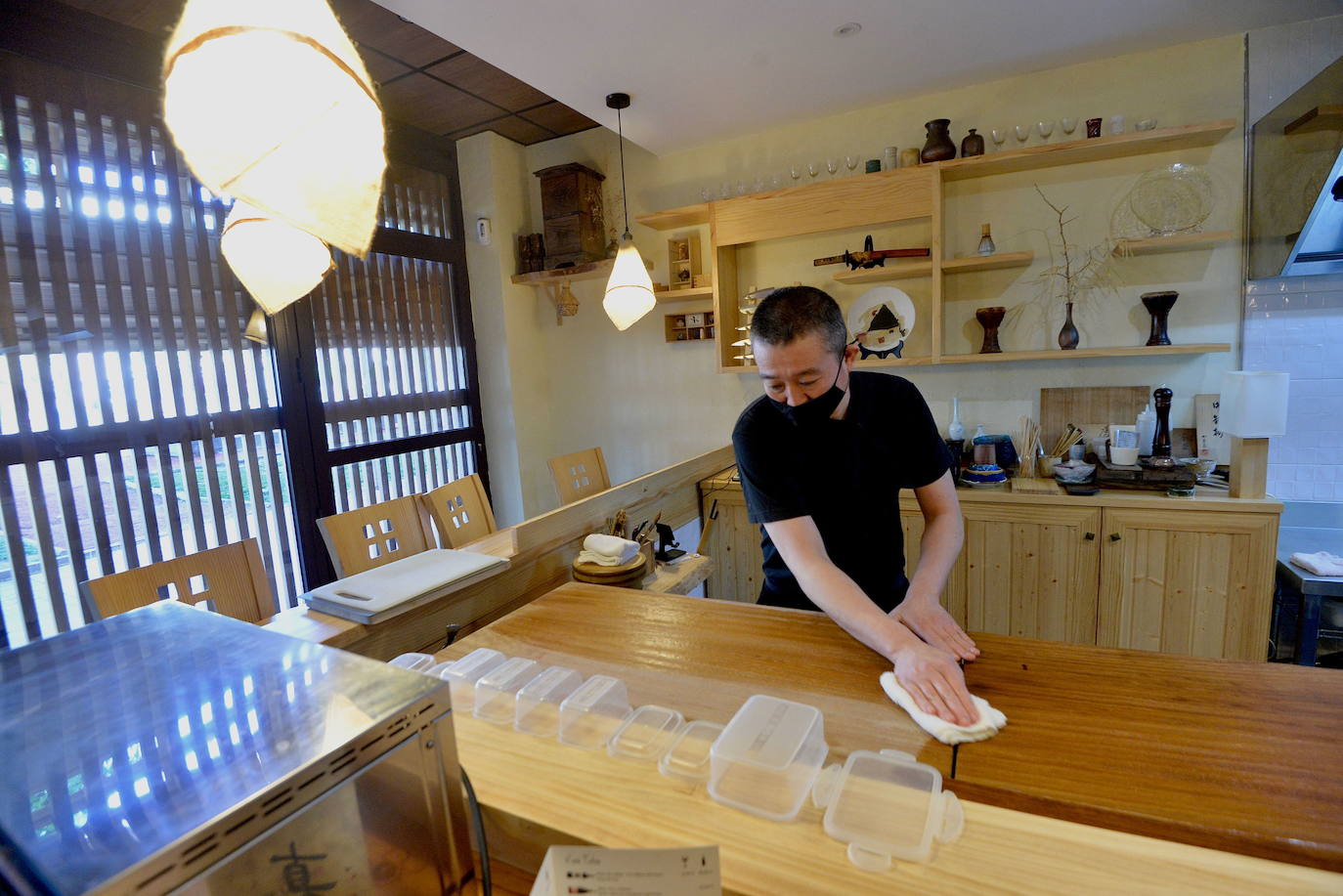 Fotos: Así prepara el chef Makoto Himeno el pescado que sirve en su restaurante