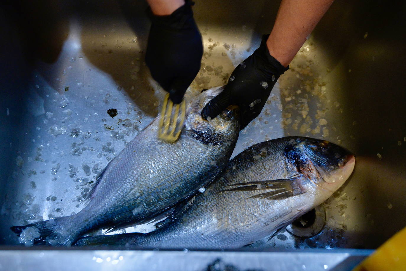 Fotos: Así prepara el chef Makoto Himeno el pescado que sirve en su restaurante