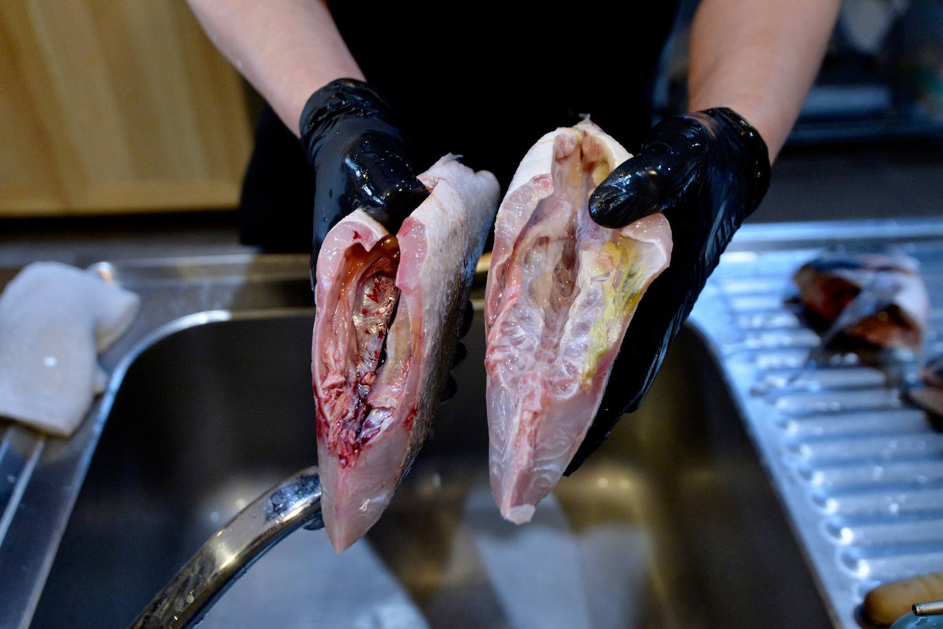 Fotos: Así prepara el chef Makoto Himeno el pescado que sirve en su restaurante