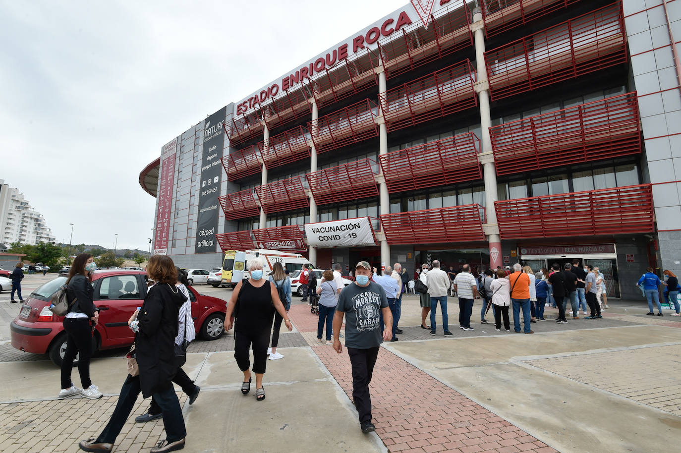 Fotos: Vacunaciones con Pfizer en el Enrique Roca este viernes 28 de mayo