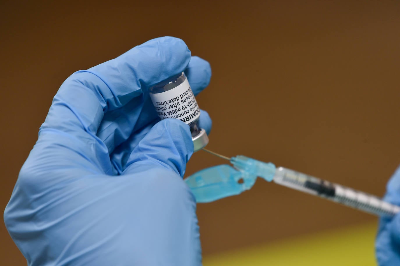 Fotos: Vacunaciones con Pfizer en el Enrique Roca este viernes 28 de mayo