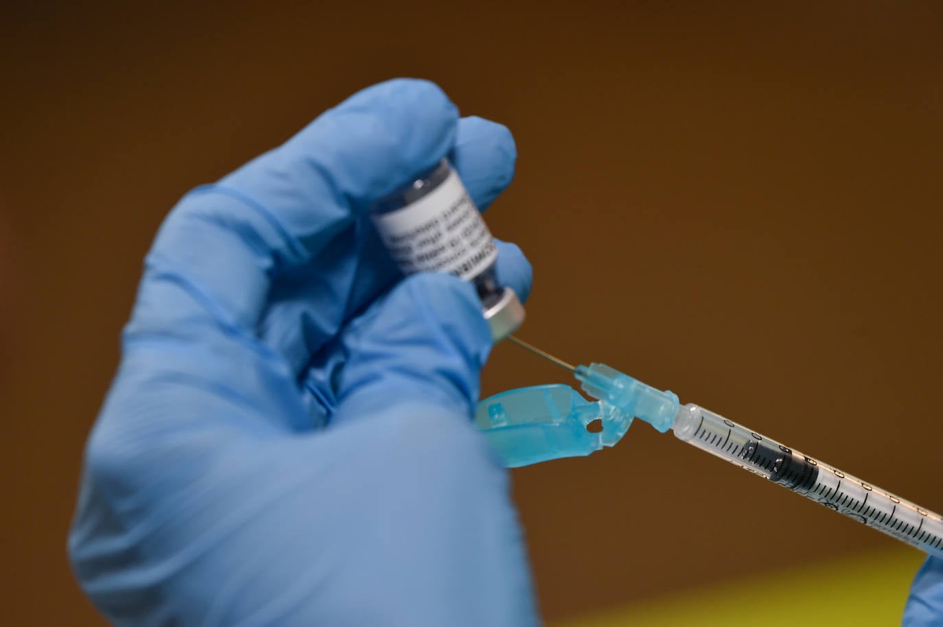 Fotos: Vacunaciones con Pfizer en el Enrique Roca este viernes 28 de mayo