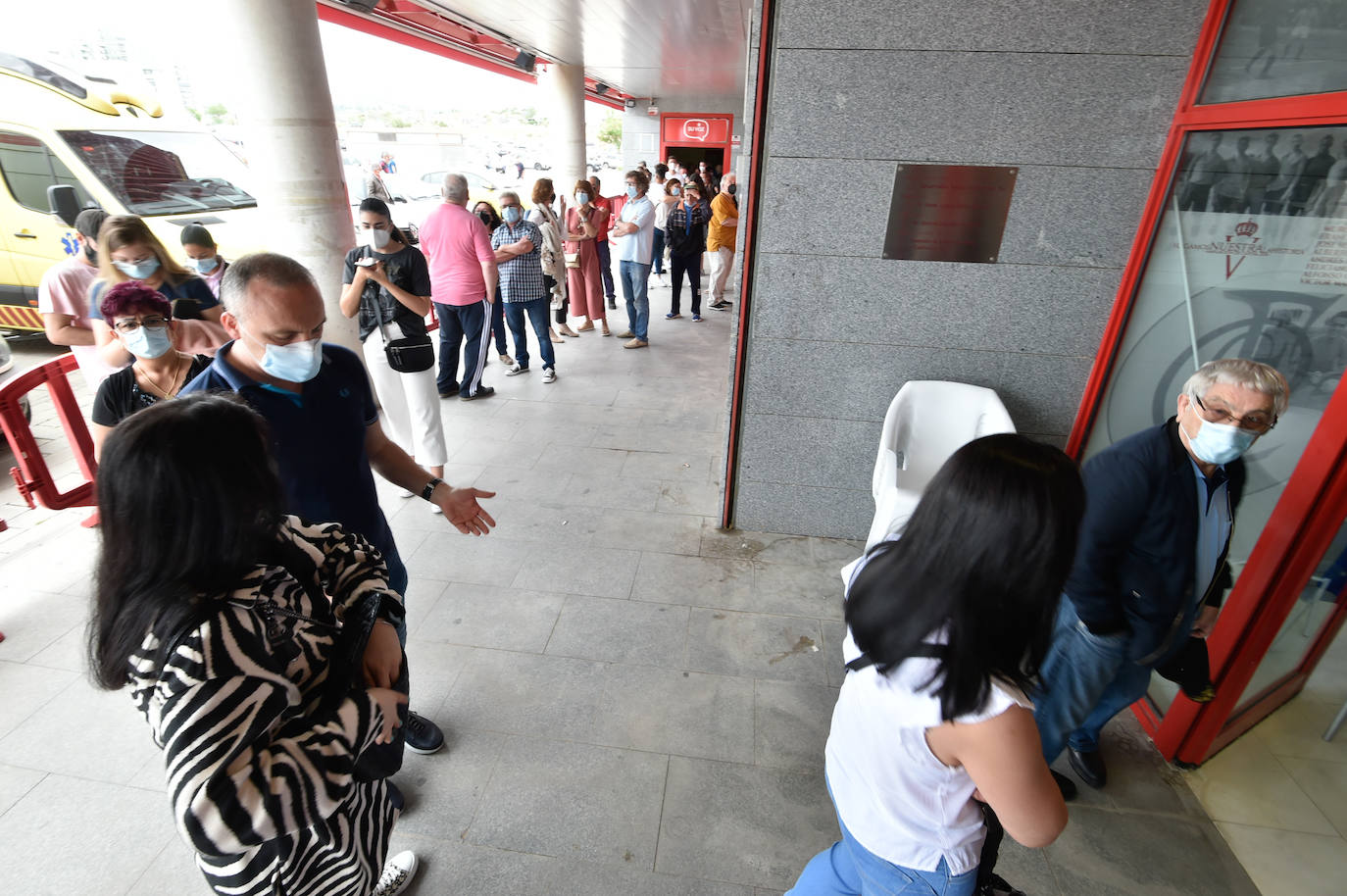 Fotos: Vacunaciones con Pfizer en el Enrique Roca este viernes 28 de mayo