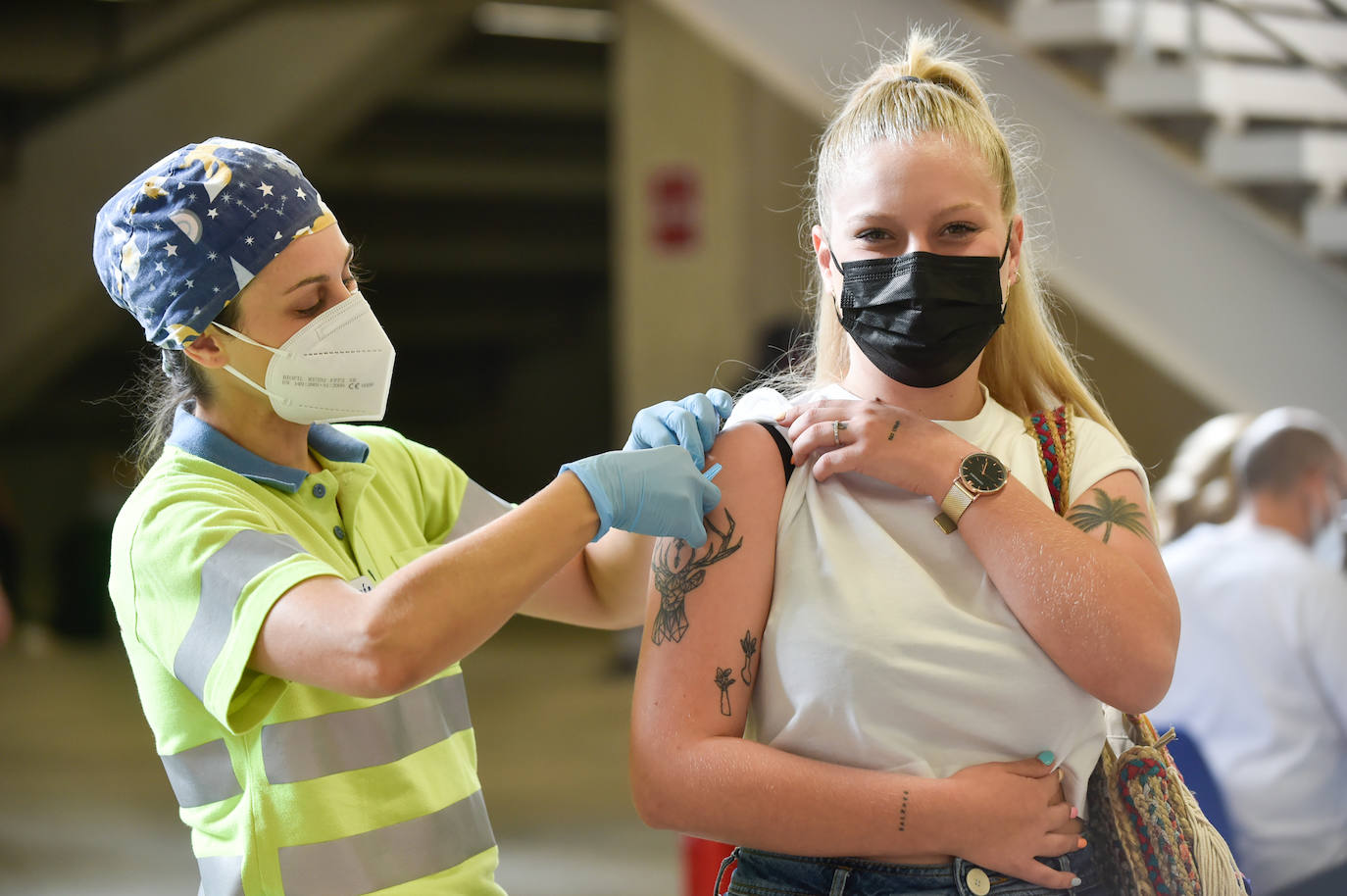 Fotos: Vacunaciones con Pfizer en el Enrique Roca este viernes 28 de mayo