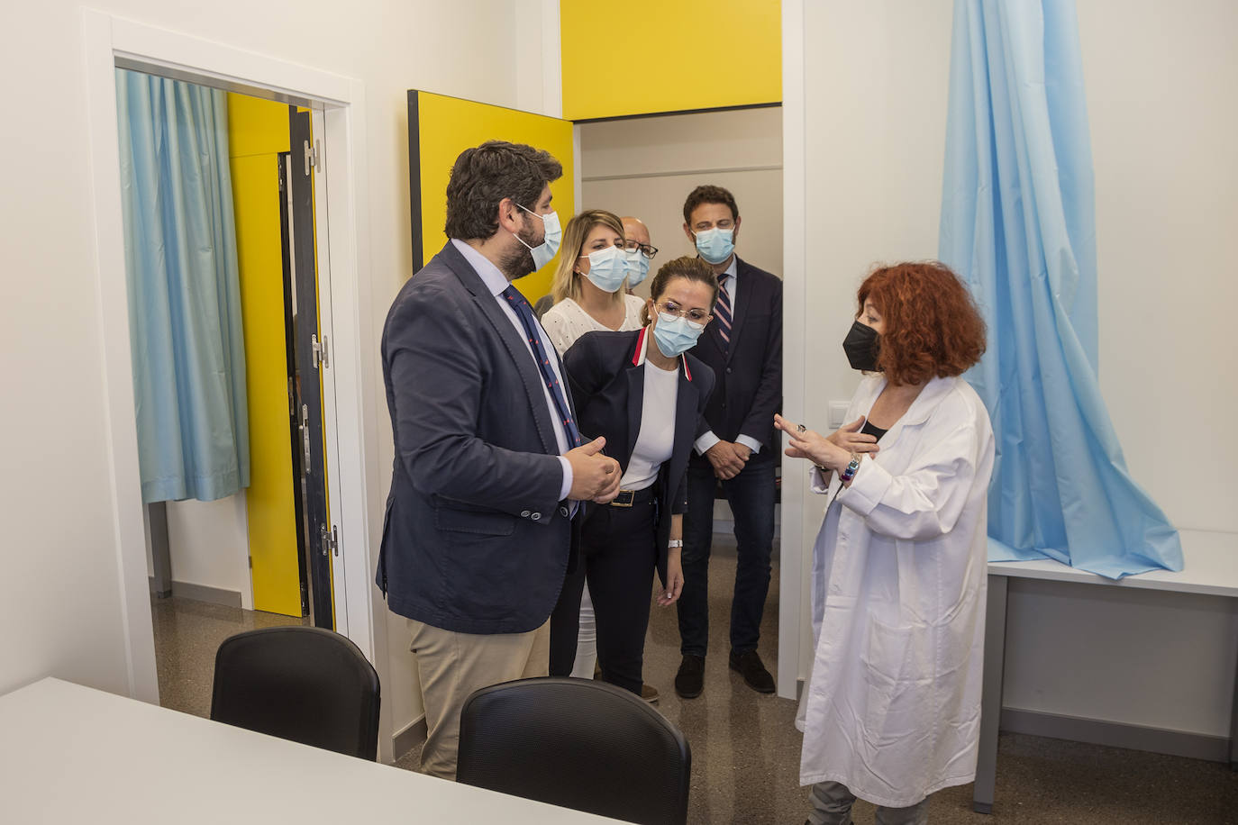 Fotos:  López Miras durante la inauguración del nuevo consultorio médico de Santa Ana, en Cartagena