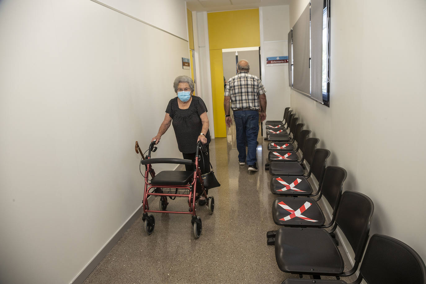 Fotos:  López Miras durante la inauguración del nuevo consultorio médico de Santa Ana, en Cartagena