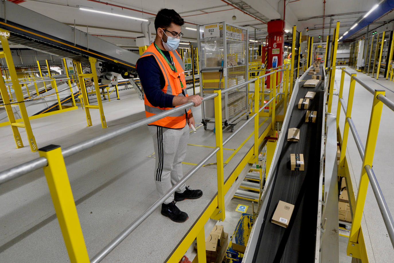 Fotos: Así funciona el Centro Logístico de Amazón en Barcelona