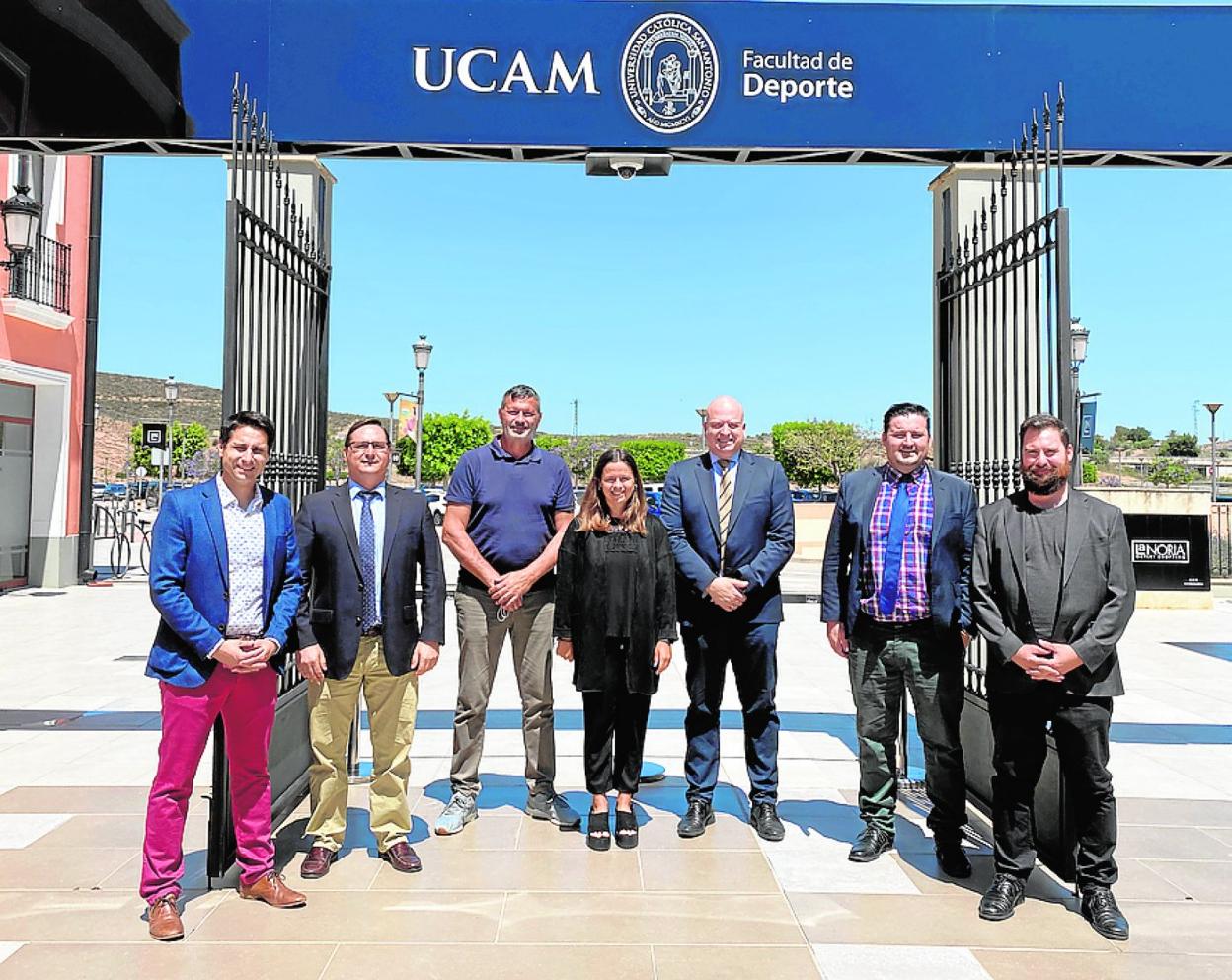 De izq. a dcha, los integrantes del CEO de la UCAM, Juanma Molina, Antonio Sánchez, Antonio Peñalver, Sofía Toro, Pablo Rosique, David Cal y Alejandro Leiva.